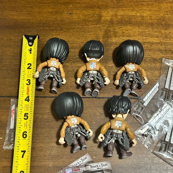 Attack on Titan Anime Miniature Figures Lot of 5 with accessories and cards - Picture 5 of 5